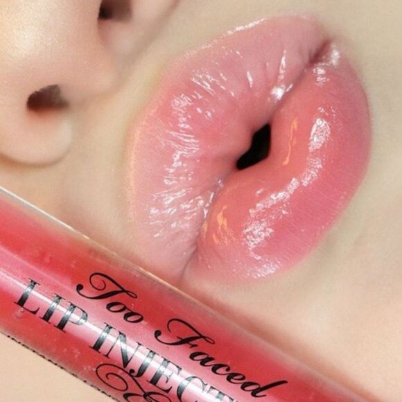 Too Faced Lip Injection Extreme Plumping in Pink Punch - Picture 5 of 12